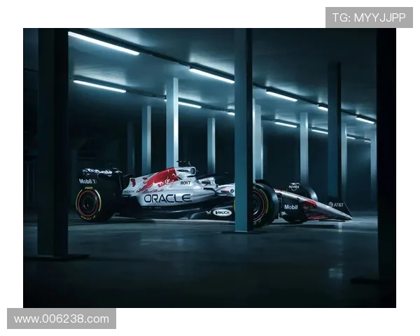 F1赛季激烈竞争持续升温 本田引擎助力红牛称霸赛场