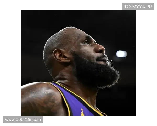 詹姆斯谈湖人新赛季阵容目标力争总冠军 队内年轻球员成长是关键