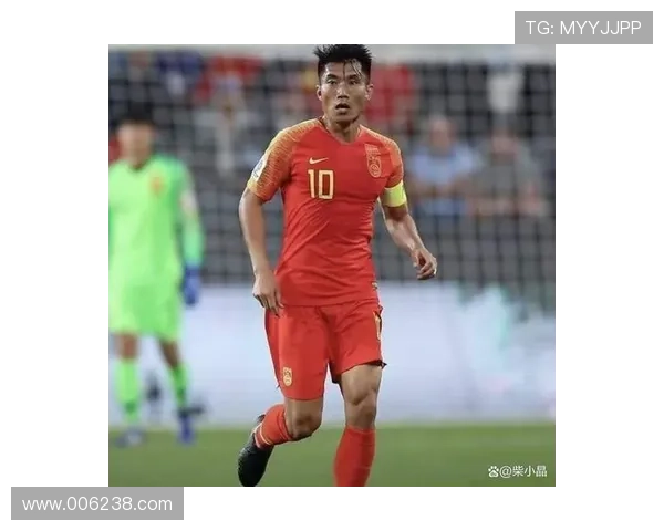 年轻国足球员爆发带领球队逆转晋级引发球迷热议与期待提升表现佳