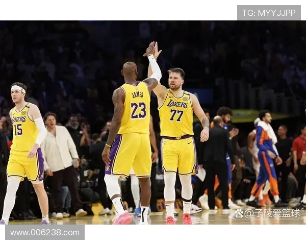 NBA赛季开幕战精彩回顾：詹姆斯领衔湖人逆袭勇士库里三分破纪录