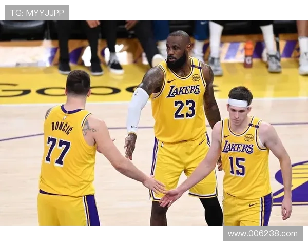 詹姆斯再创历史纪录 湖人战胜勇士开启季后赛征程